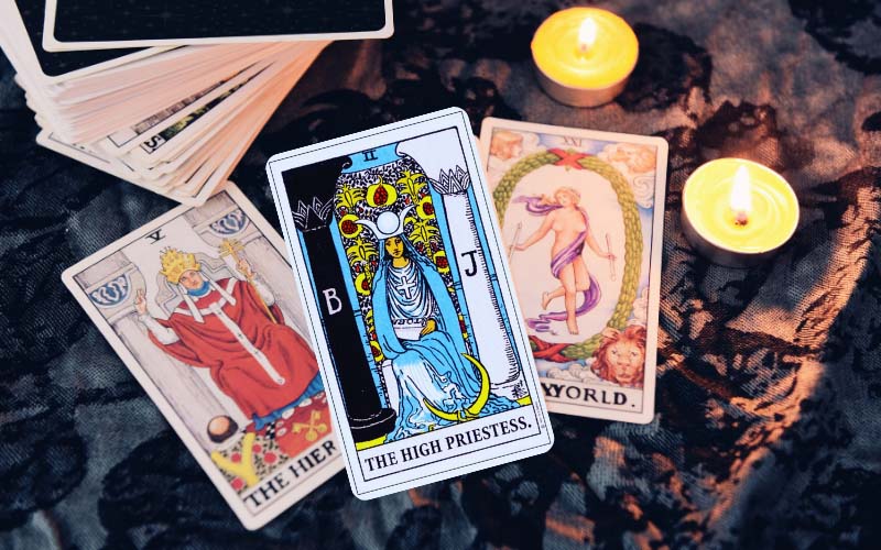 Kết hợp The High Priestess với các lá bài khác