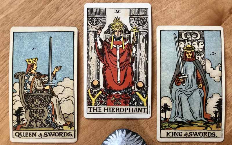 Mối tương quan của The Hierophant với các lá bài khác